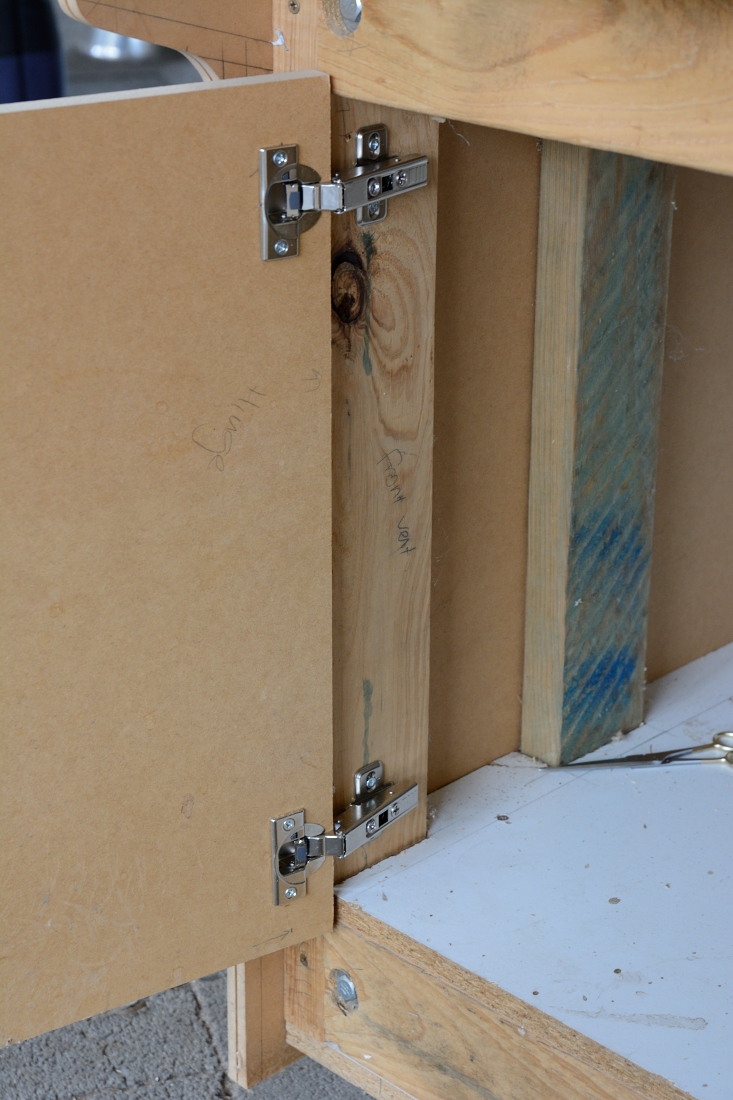 picture of hinges of cupboard door
