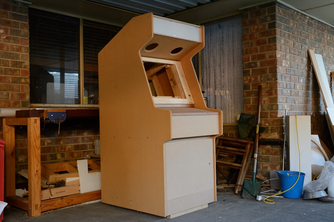 picture of whole arcade cabinet
