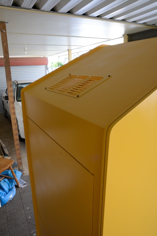 picture of rear grill on cabinet