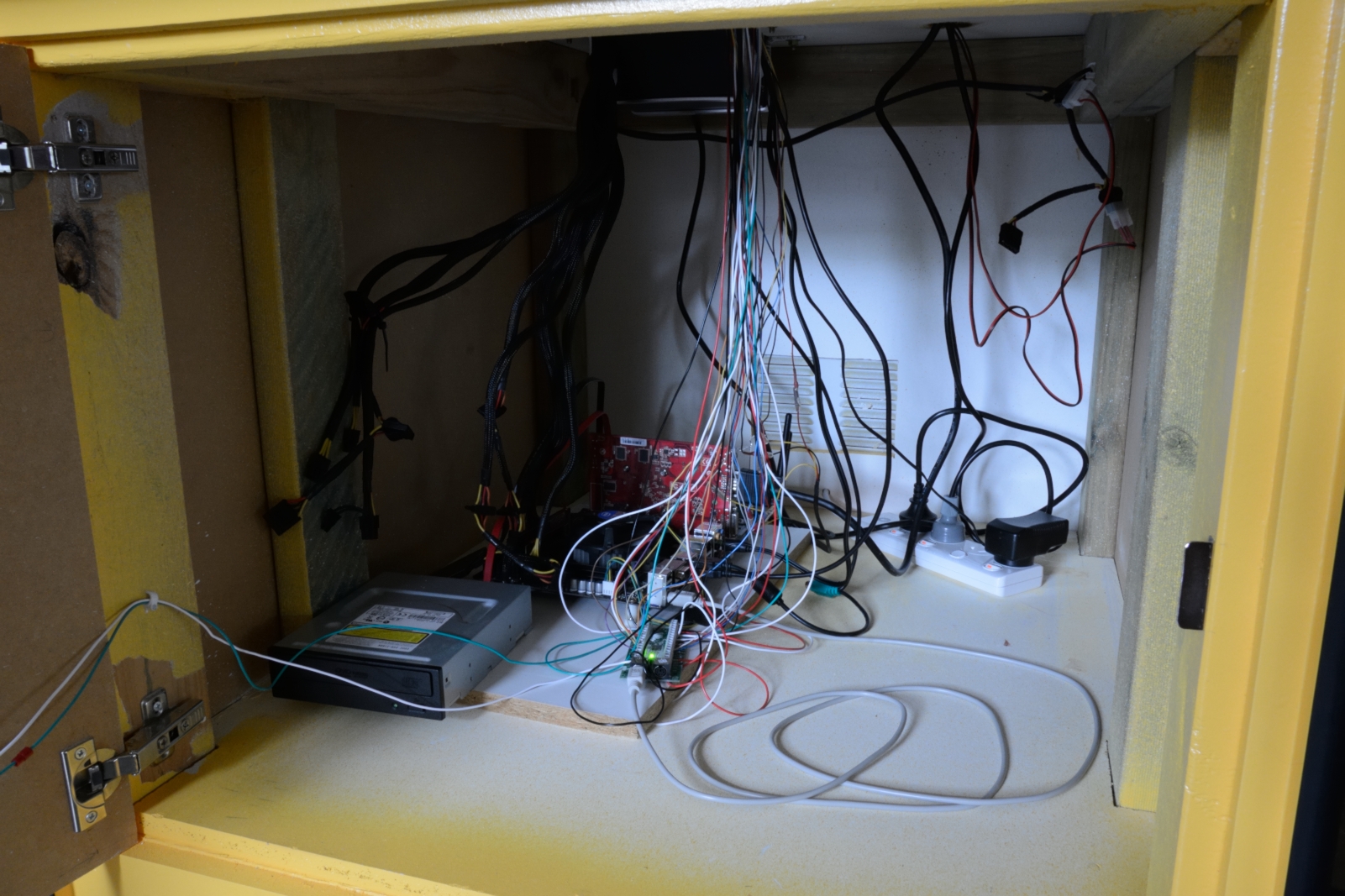 picture of the internal hardware